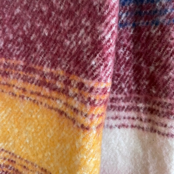 Oversized colorful cashmere scarf - Picture 3 of 4